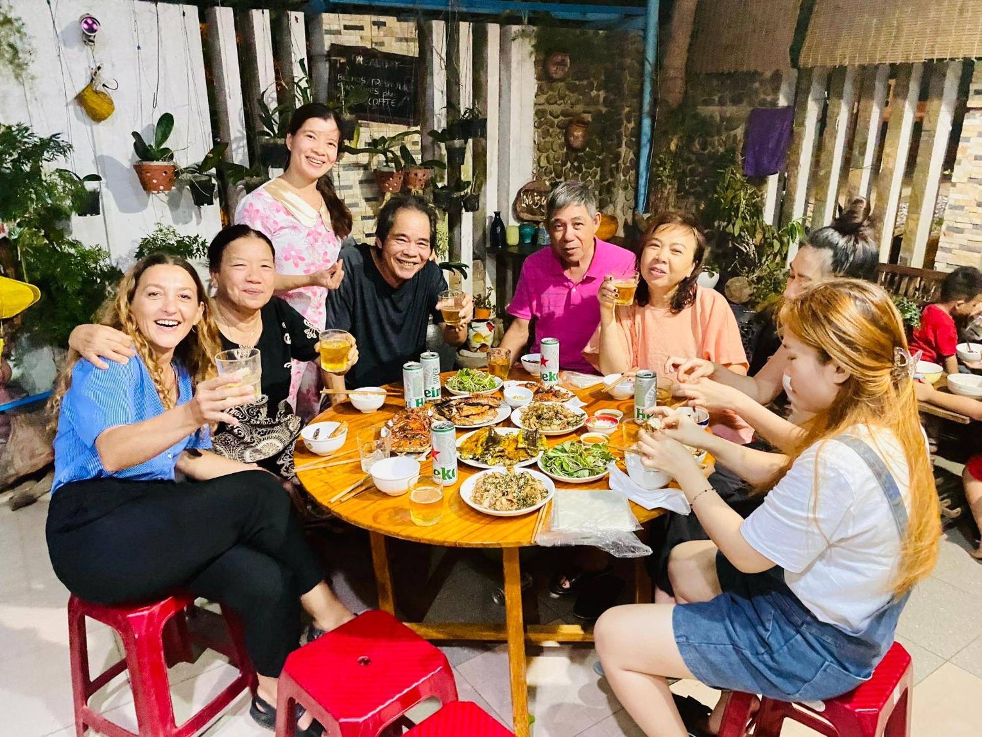 Golden Lantern Tam Thanh Homestay Tam Kỳ Esterno foto